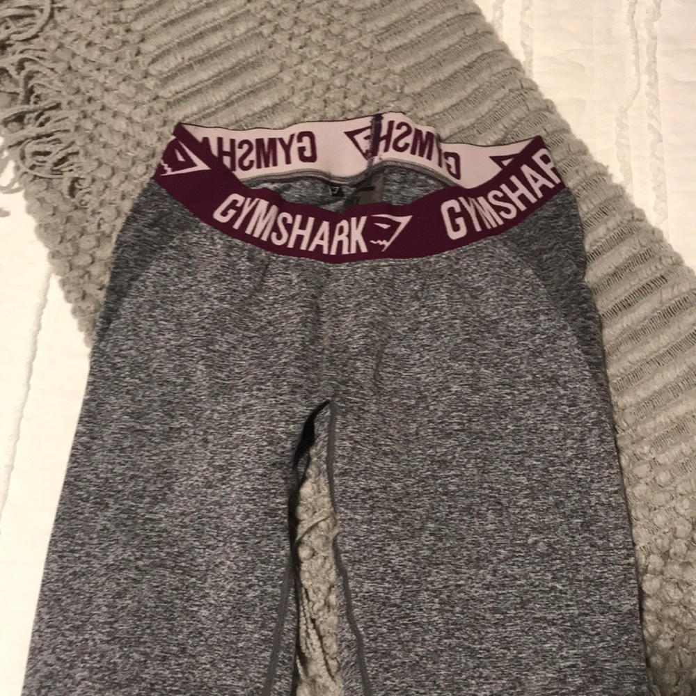Gym shark leggings